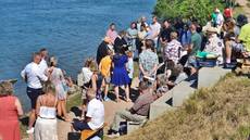 Tauffest am Badestrand in Brennet