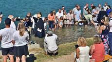 Tauffest am Badestrand in Brennet