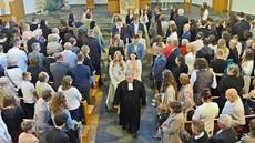 Auszug der Konfirmierten aus der Kirche 