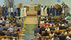 Entzünden der Taufkerzen nach der Tauferinnerung